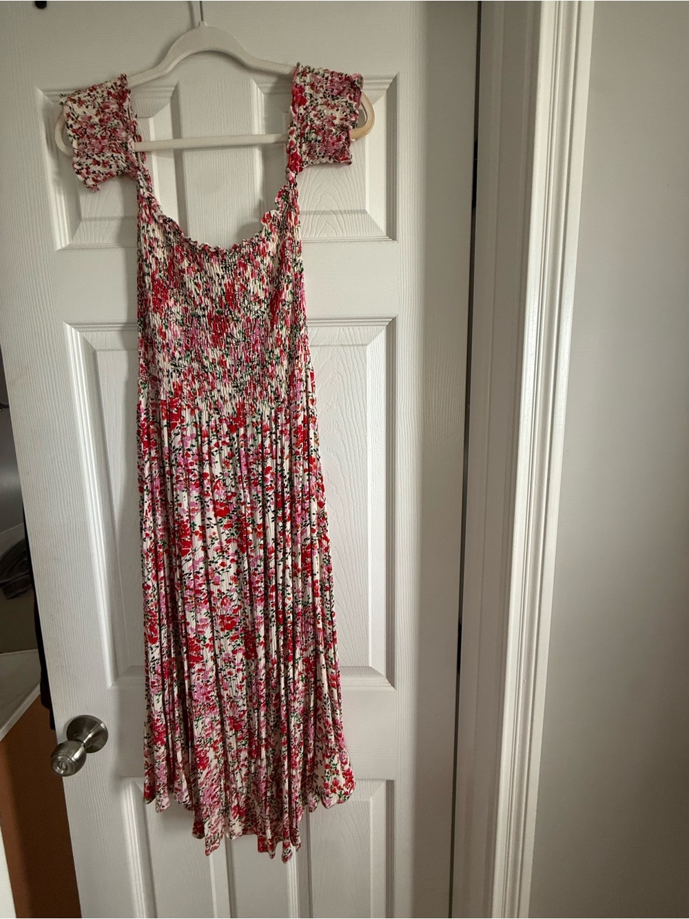 Lulu's Floral Midi dress with Pink & Red Accents ❤️🩷